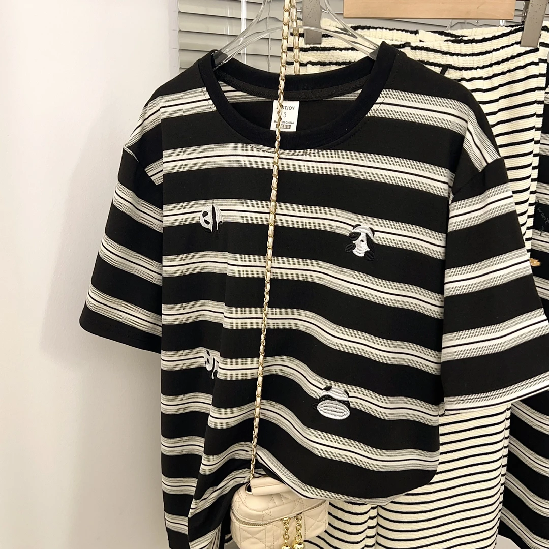 胖MM特大码300斤黑色条纹卡通熊猫短袖T恤女夏季宽松显瘦正肩上衣