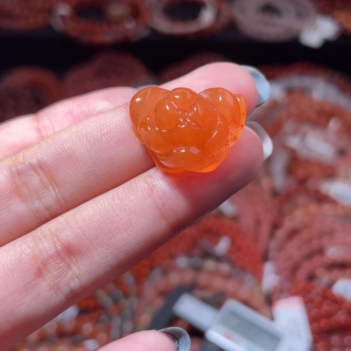 南红玛瑙未镶嵌三角莲花686打孔备注