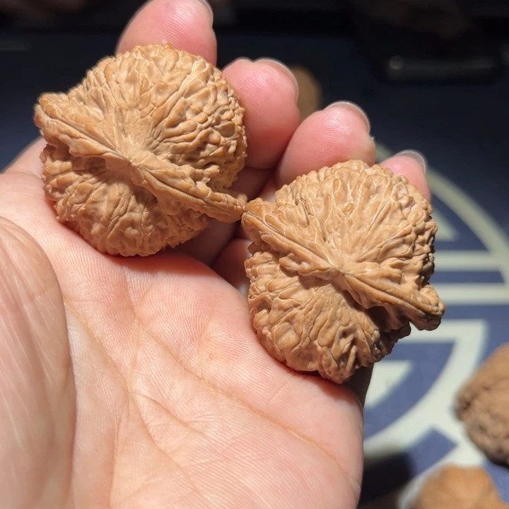 文玩核桃吊坠航*白狮子