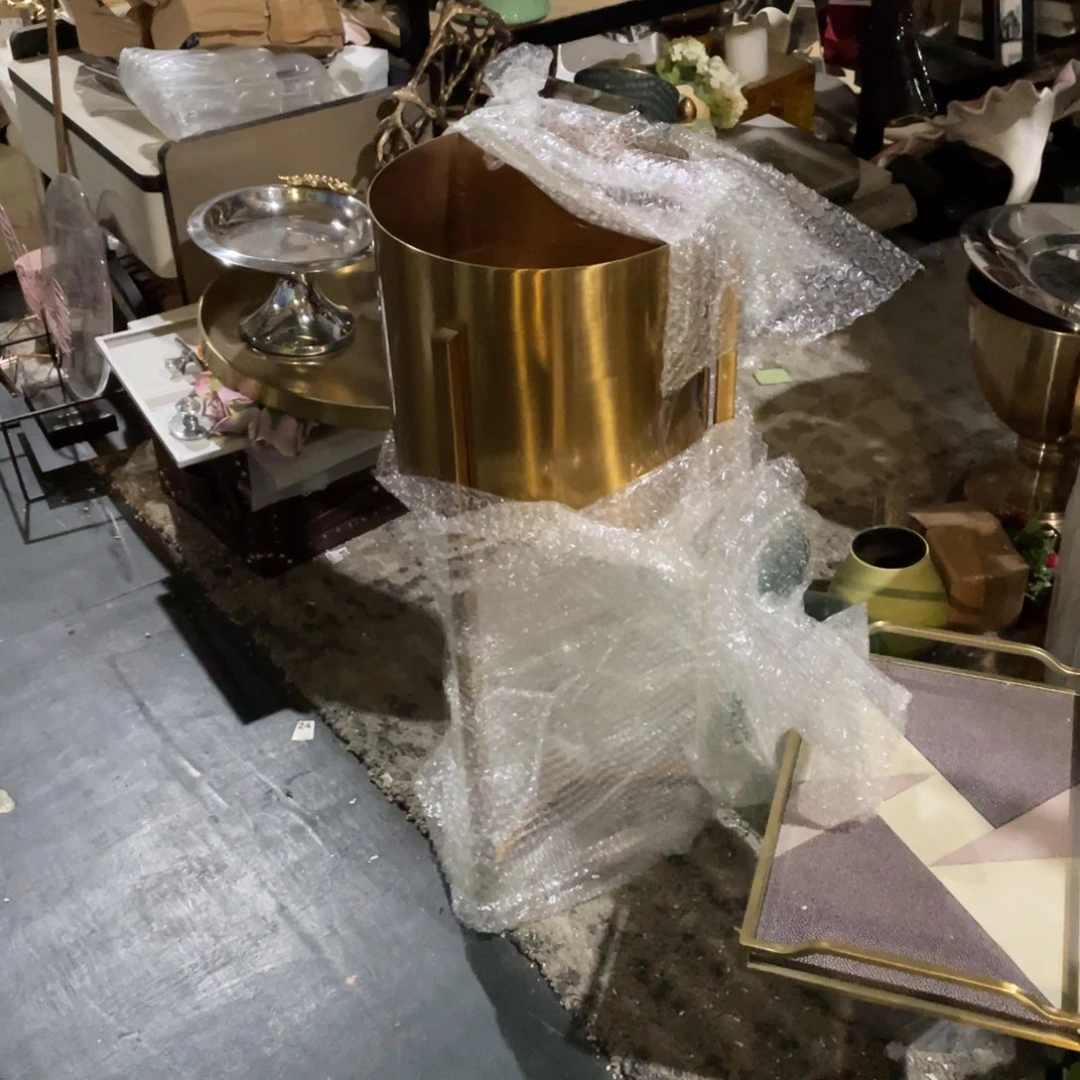 玲****g陶瓷花瓶，仿真绿植。