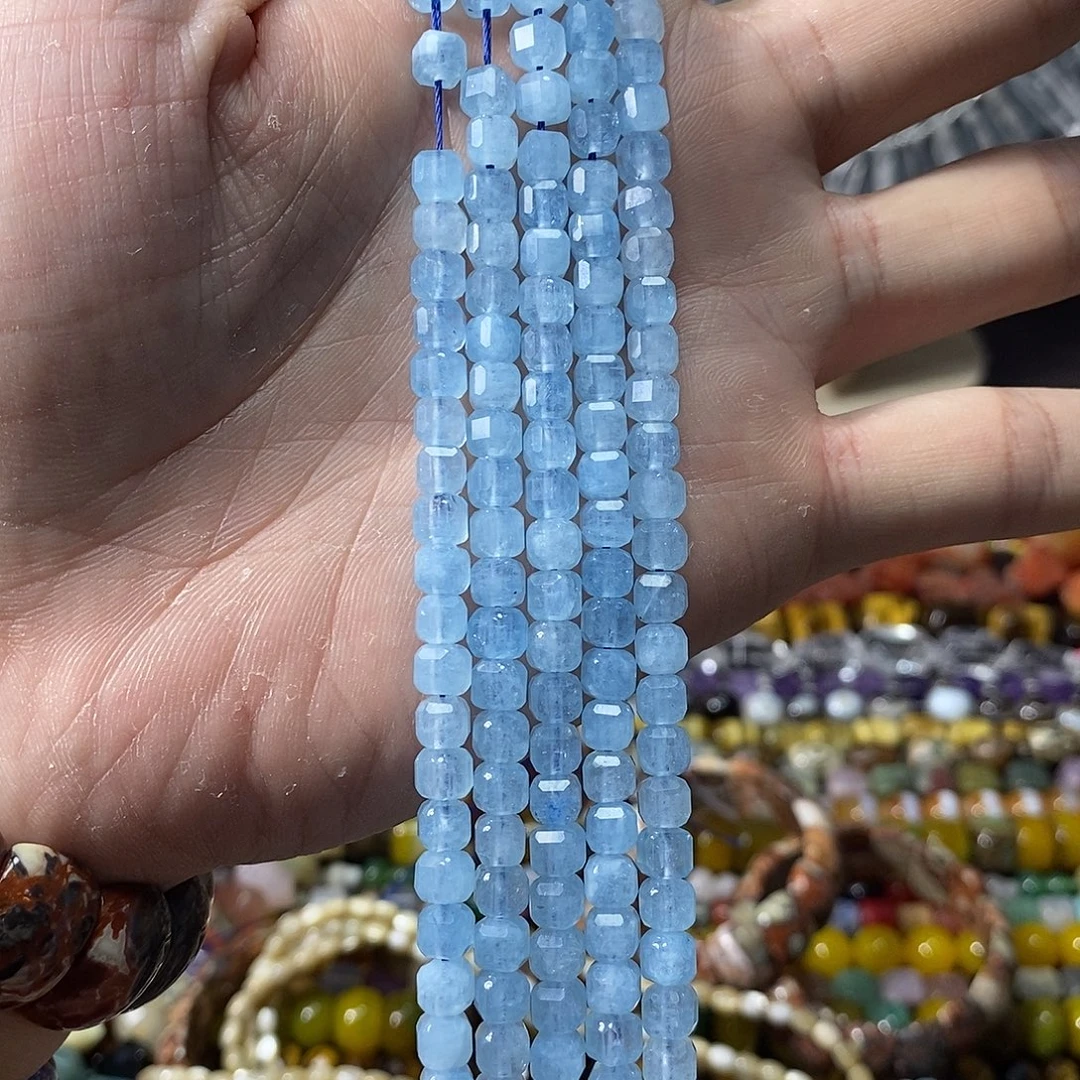 石英质玉未镶嵌，海蓝色转切方糖6mm，