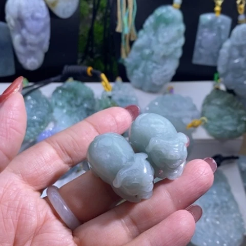 【闪购商品】颈饰未镶嵌翡翠猪