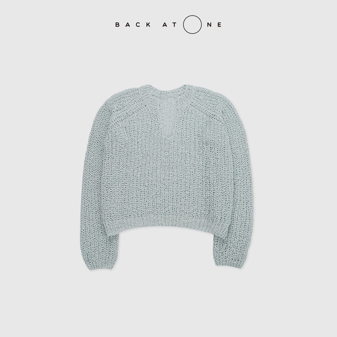 BackAtOne“云感怀抱”花式谷粒纱线浅蓝色V领针织衫 BFS-1AB381H-K