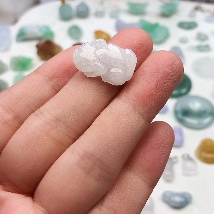 颈饰未镶嵌翡翠貔貅