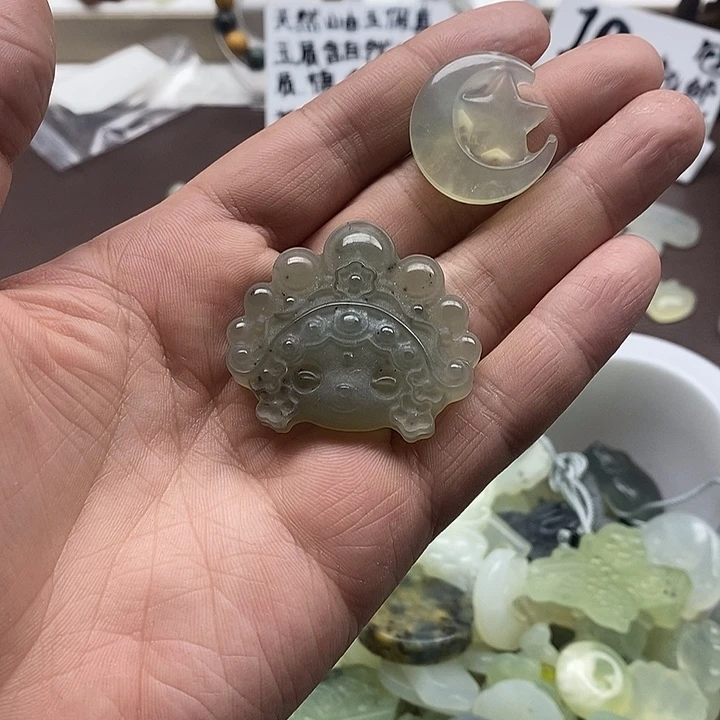 蛇纹石玉未镶嵌颈饰