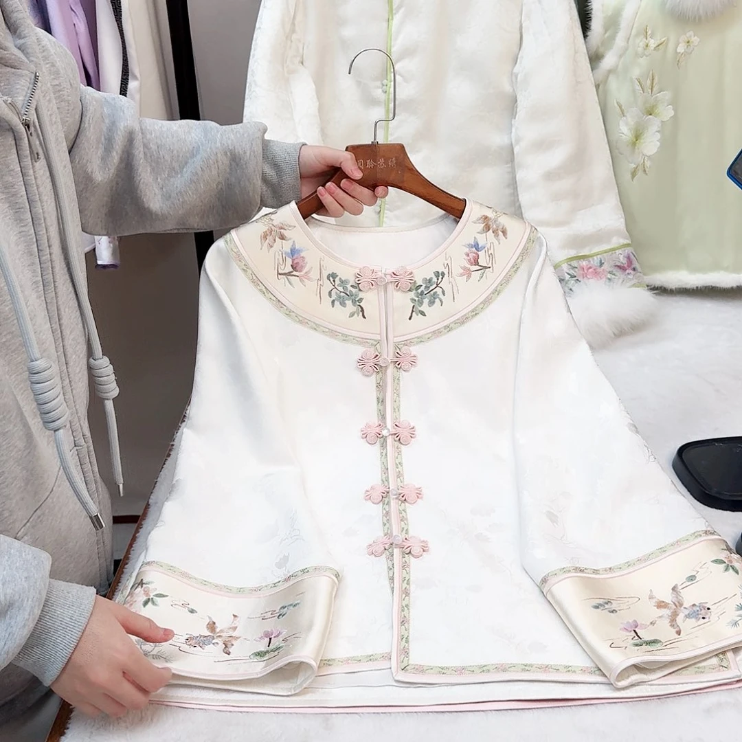 刺绣真丝锦鲤  白色上衣