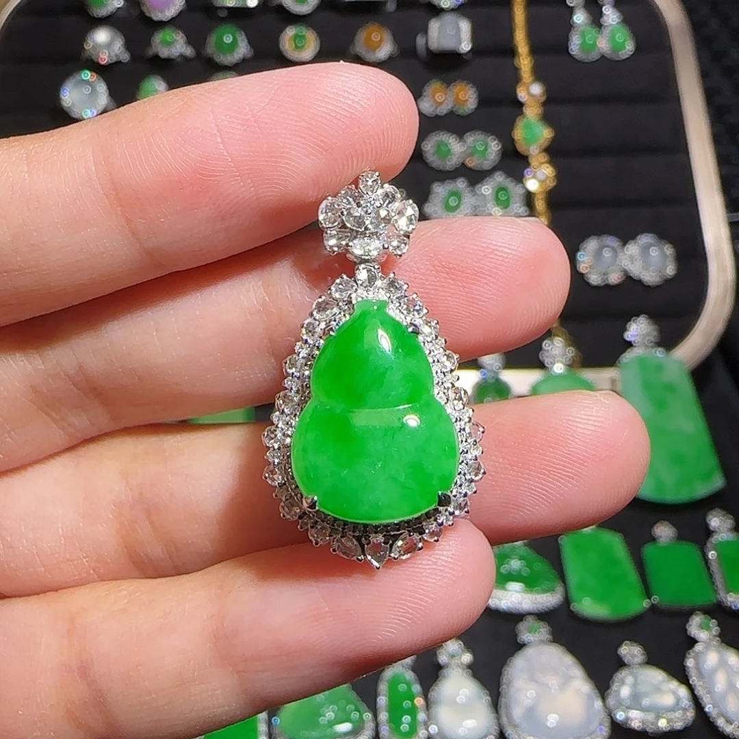 翡翠18K金镶嵌颈饰