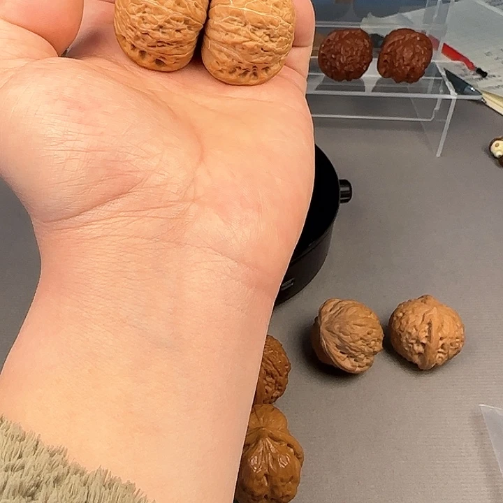 桃核把件账***胀铁锤妹妹