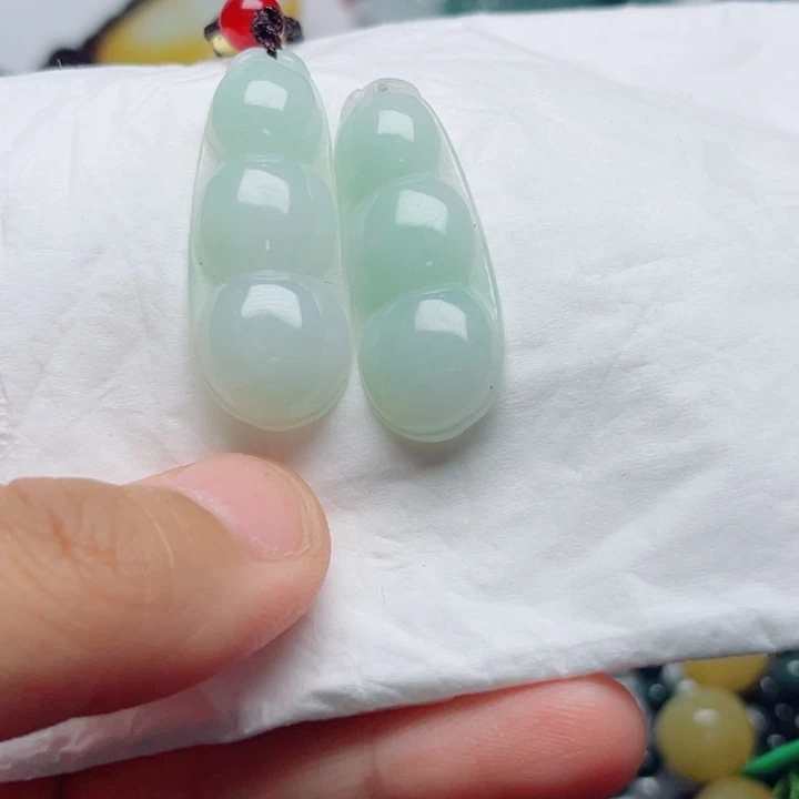 翡翠未镶嵌颈饰挂件