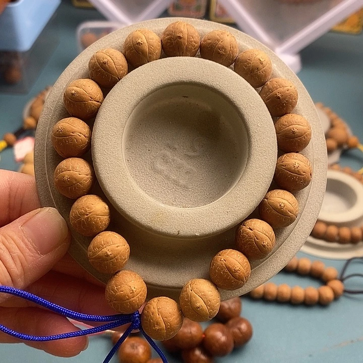 凤眼菩提吊坠13mm18手持