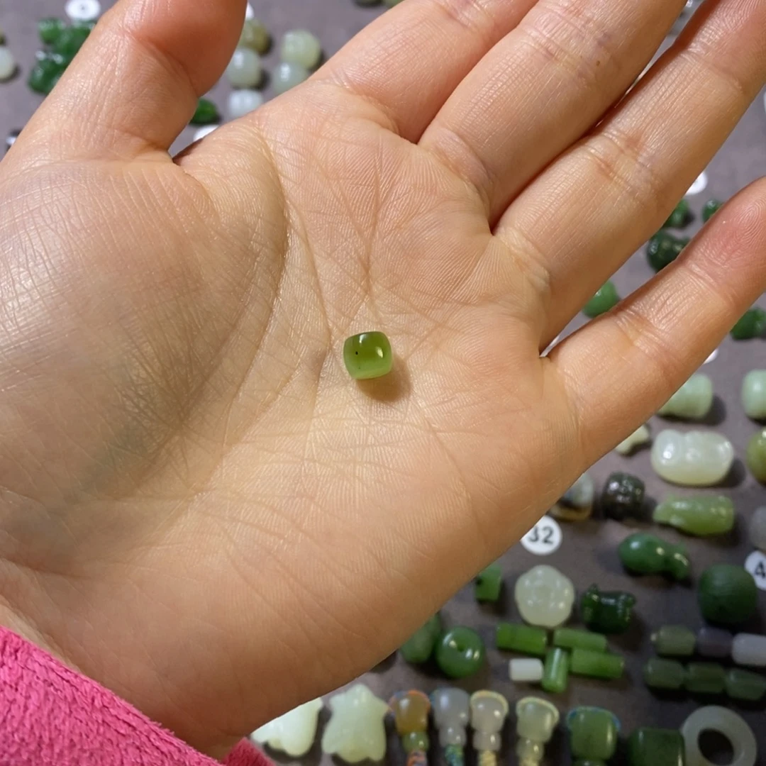 同***学和田玉未镶嵌车挂