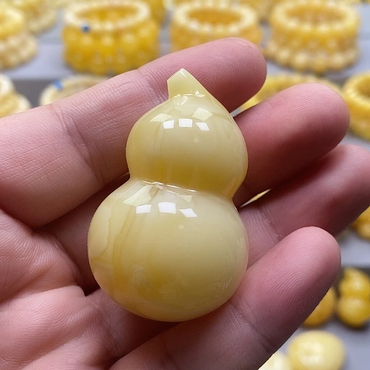 琥珀未镶嵌颈饰吊坠