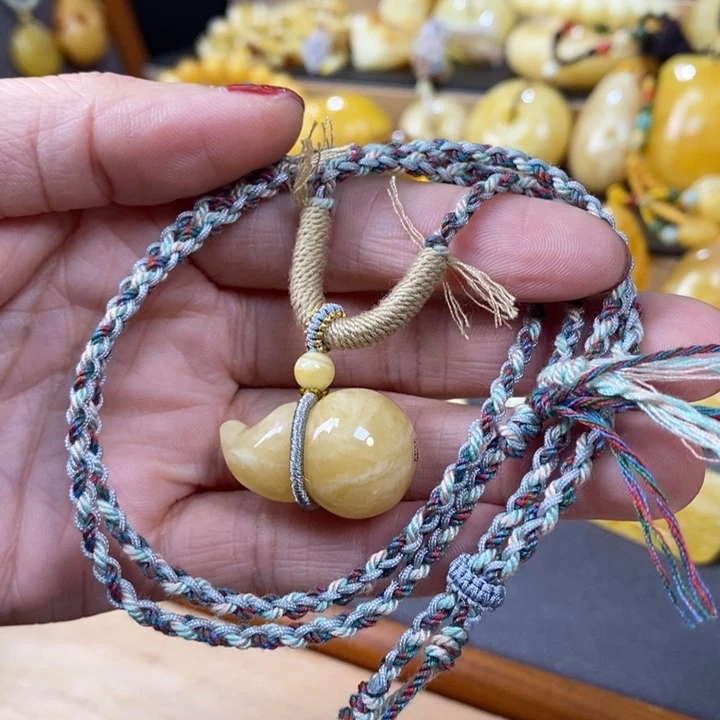 琥珀颈饰未镶嵌葫芦