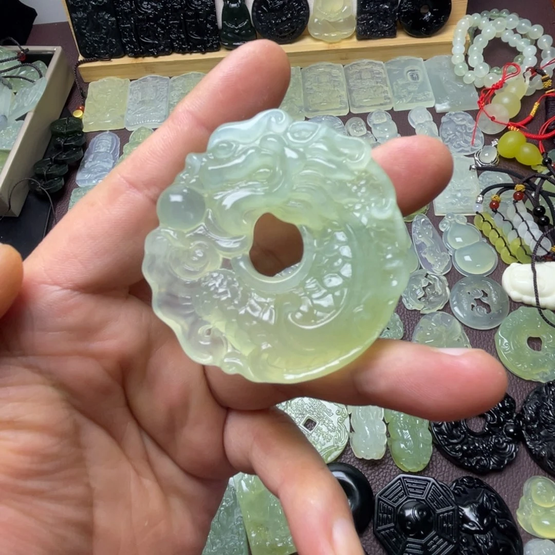 未镶嵌蛇纹石玉颈饰