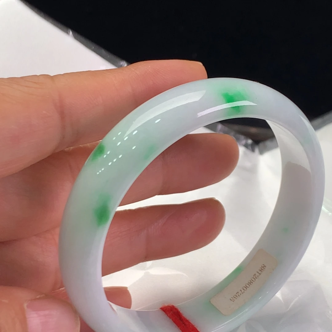 翡翠未镶嵌手镯白底 阳绿