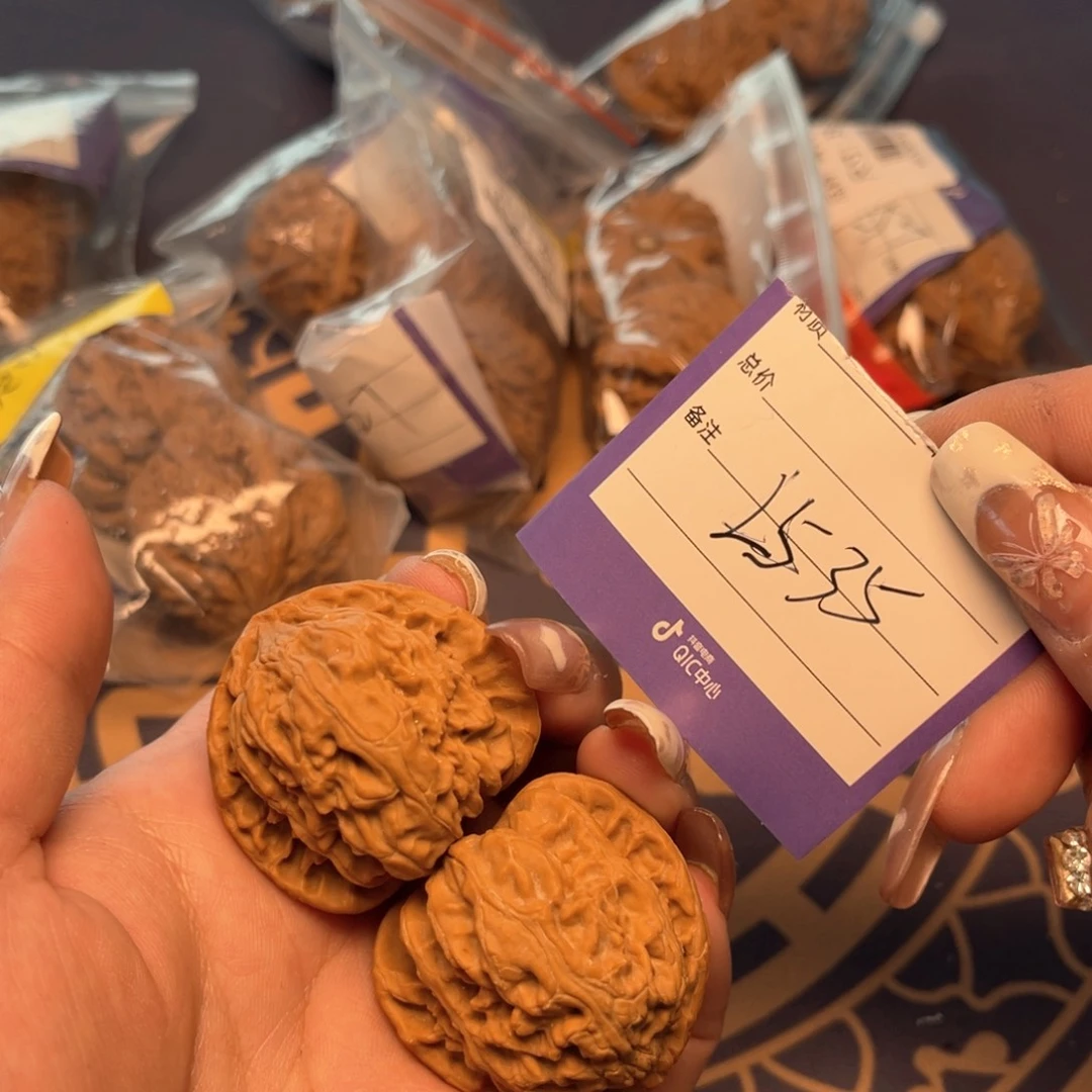 文玩核桃把件白狮子