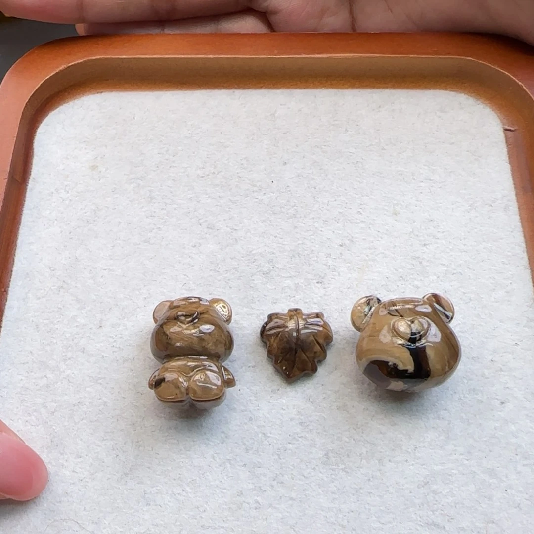 琥珀颈饰未镶嵌琥珀