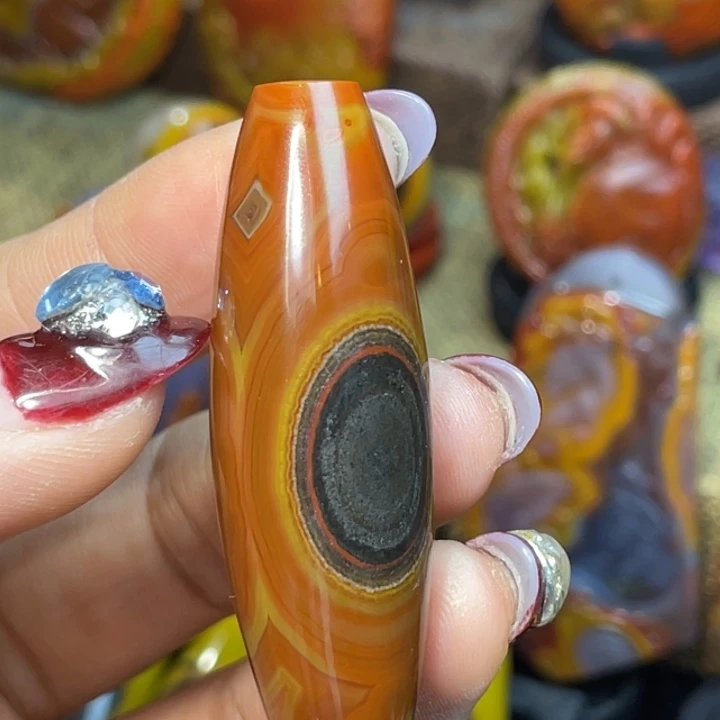 玛瑙/玉髓未镶嵌珠宝奇石品质红丝一线天眼天珠2600米