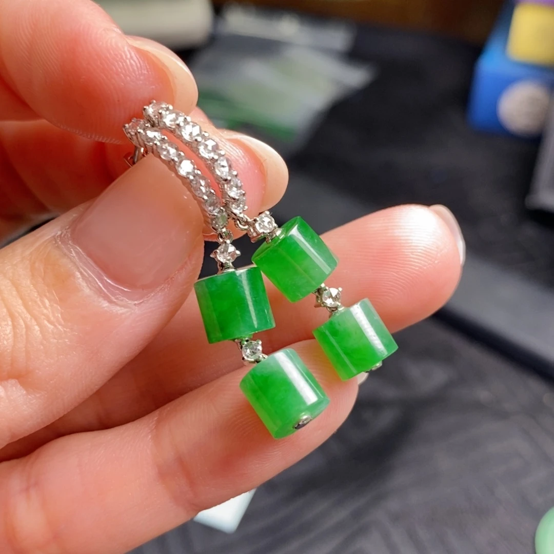 翡翠18K金镶嵌耳饰阳绿耳环