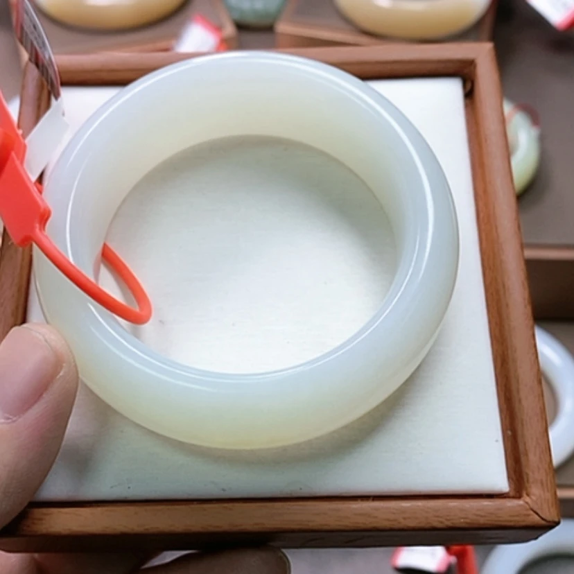 【闪购商品】未镶嵌手镯和田玉茉****莉