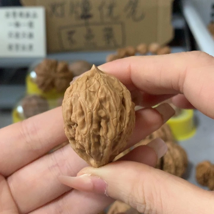 寻***乐吊坠文玩核桃异形单只，有瑕疵