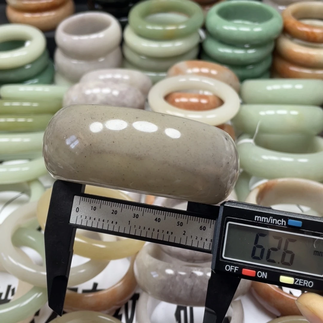 未镶嵌手镯石英质玉