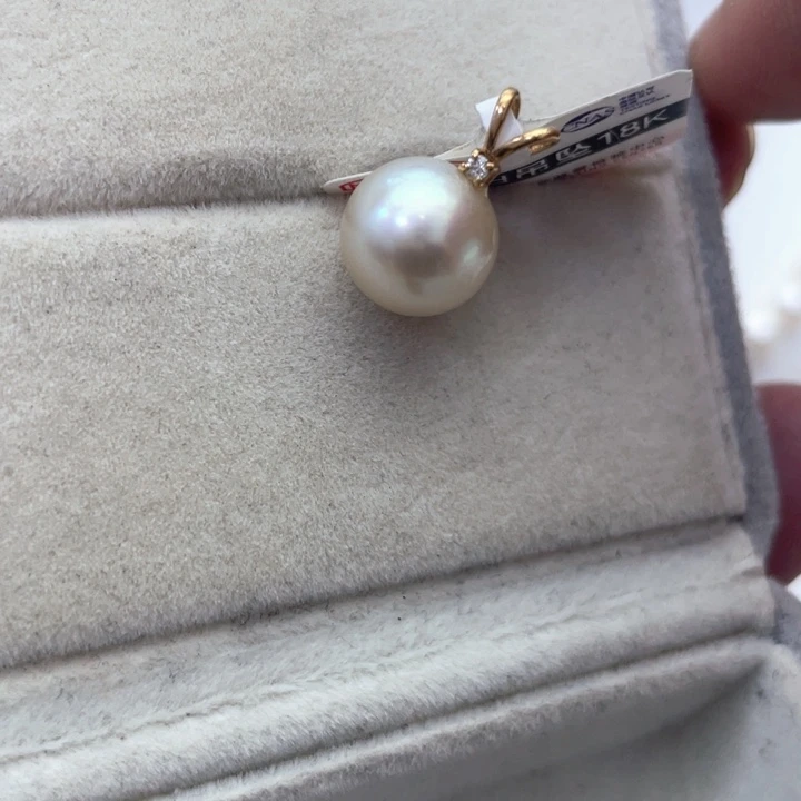 颈饰18K金镶嵌海水珍珠