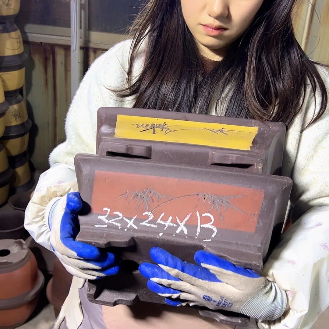 31红马槽+32黄马槽花盆花盆