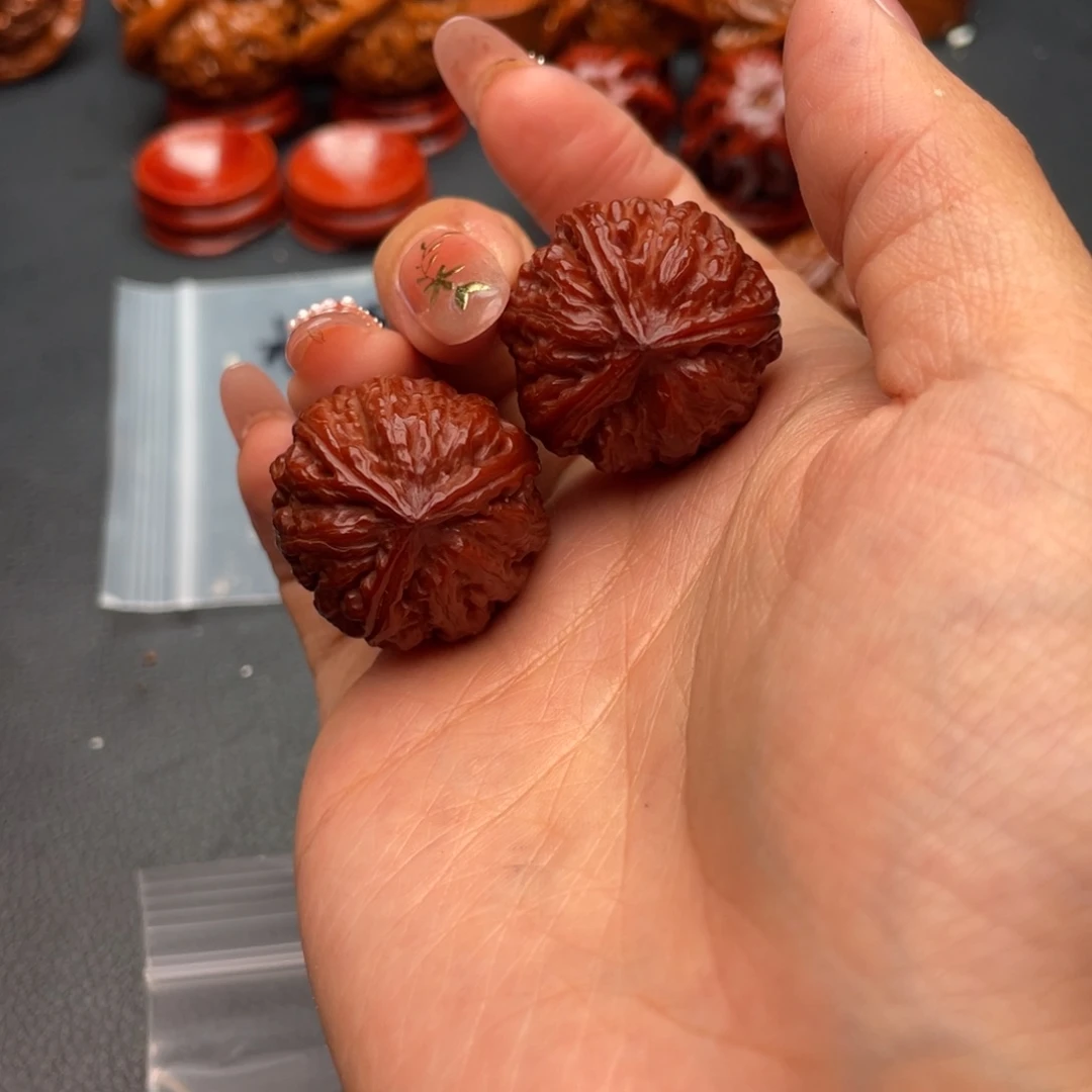 哈***8文玩核桃把件三棱