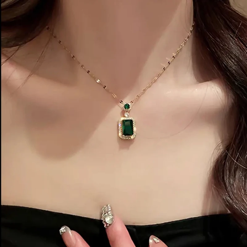 钛钢项链 欧美复古风方形锆石项链高级绿色小众华丽轻奢锁骨链
