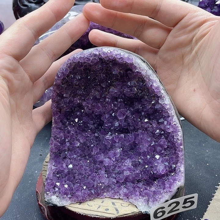 未镶嵌水晶大型摆件（非配饰）