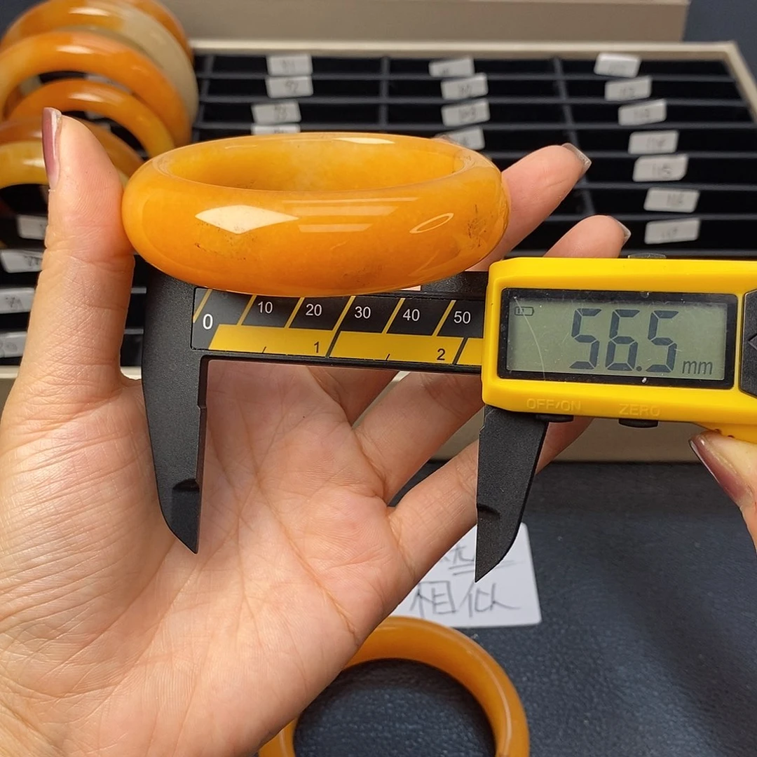 未镶嵌石英质玉（黄龙玉）手镯88号茄子山金沙老油红如血黄龙