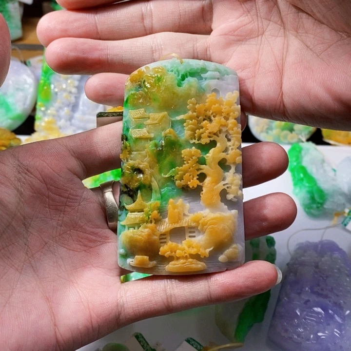 未镶嵌定制翡翠阳**丽