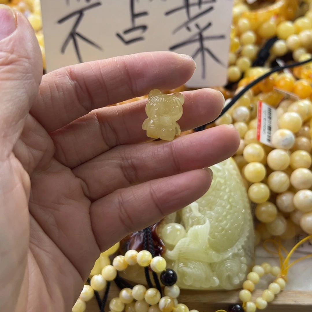 琥珀珠宝奇石未镶嵌