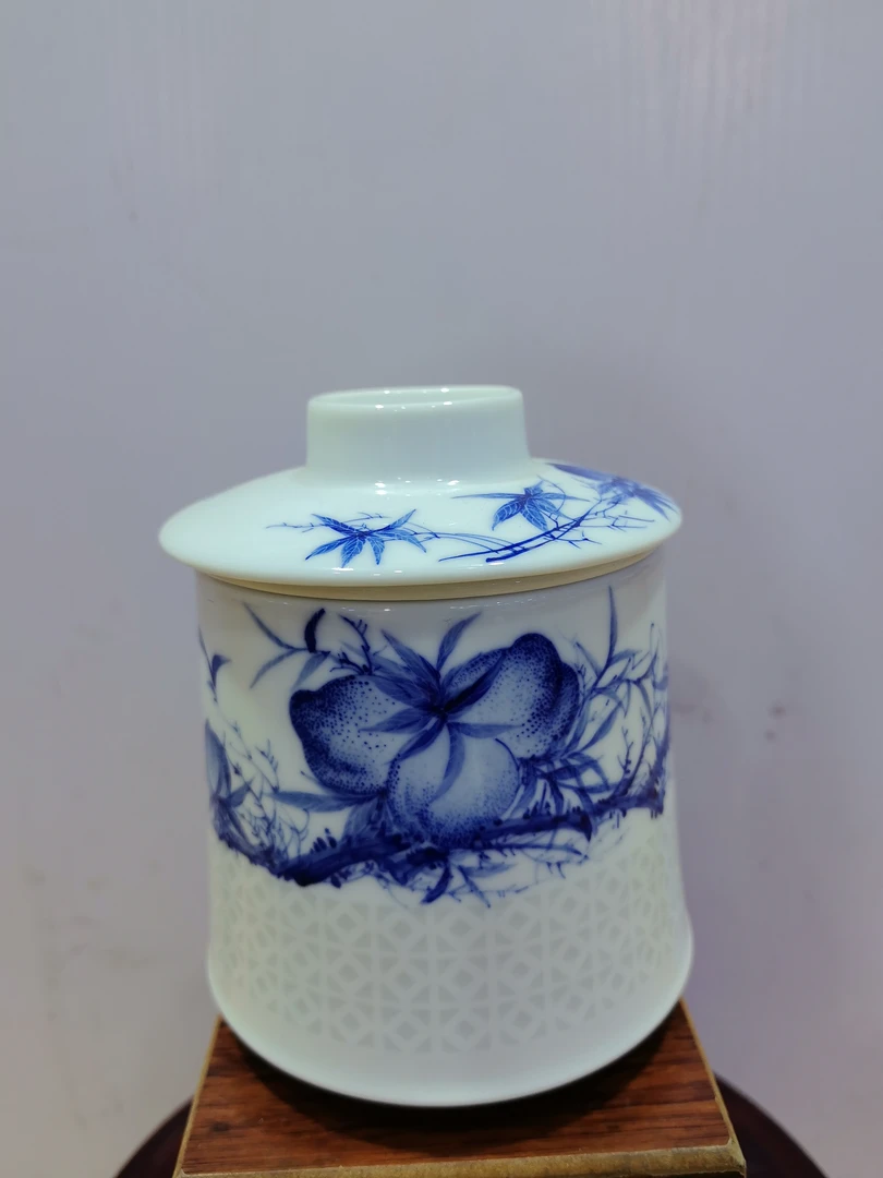 景德镇青花玲珑九桃过滤办公杯茶杯瓷杯中式白瓷带盖茶具陶瓷家用
