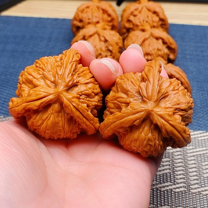 L***•吊坠文玩核桃三棱