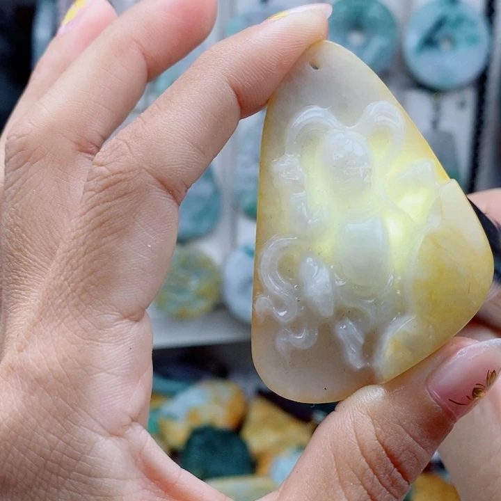 翡翠未镶嵌颈饰翡翠