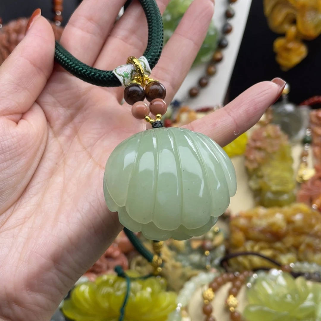 未镶嵌蛇纹石玉颈饰
