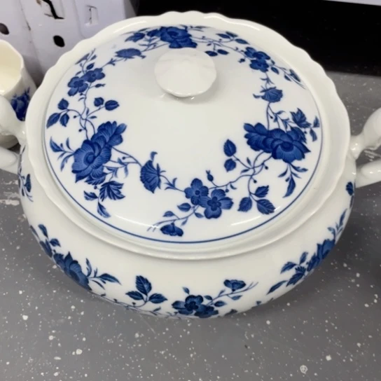 瓷片多****）瓷器制作过程是根据不同种类材料所