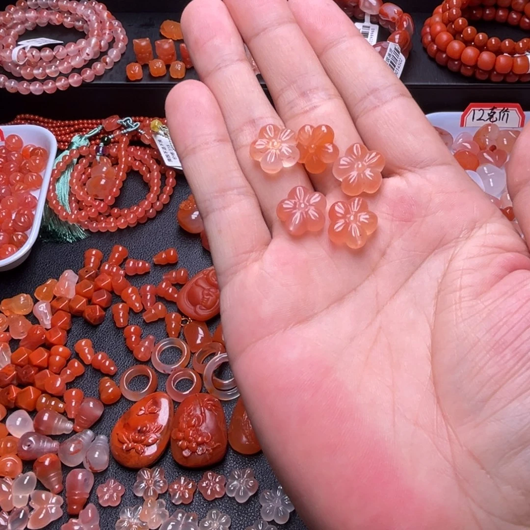 涵***姐南红玛瑙未镶嵌珠宝半成品