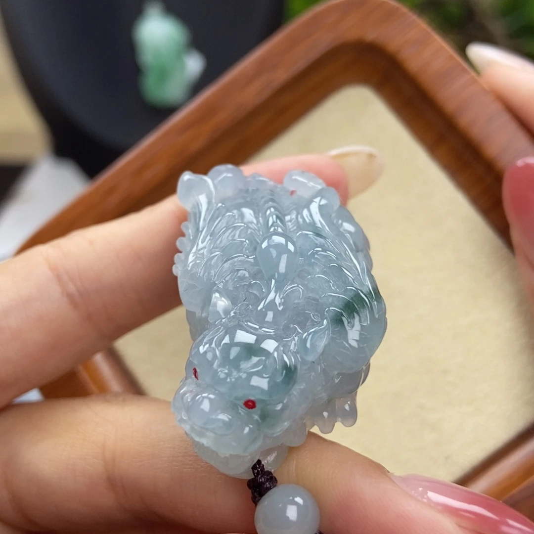 颈饰未镶嵌翡翠高冰烟紫飘花 飞天貔貅