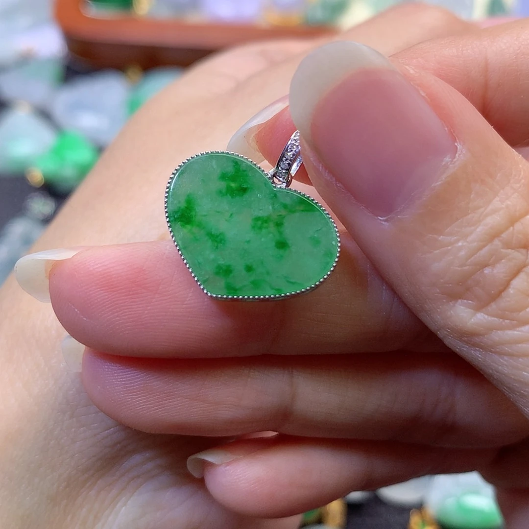 【闪购商品】吊坠(赠链)18K金镶嵌翡翠