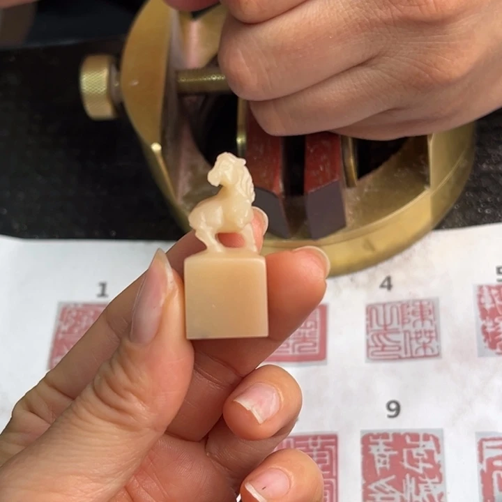 二***月寿山石印石现场纯手工制作工艺精美