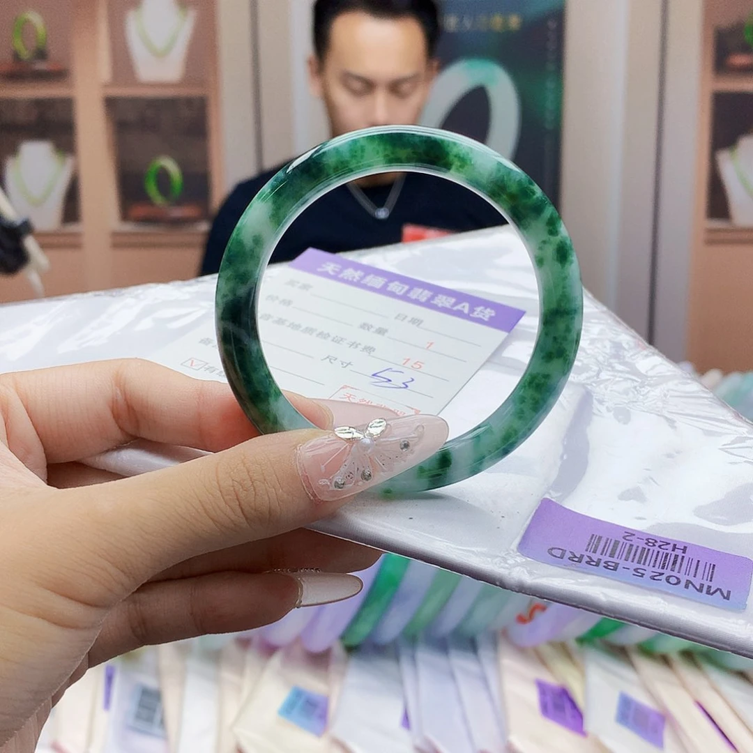 翡翠手镯未镶嵌567788899900099999