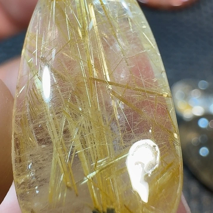 未镶嵌颈饰水晶爱****?