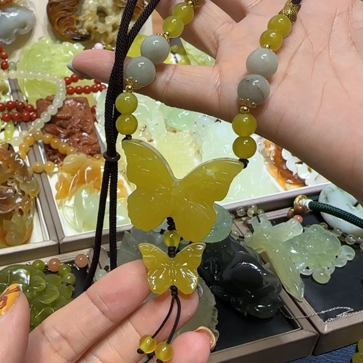未镶嵌蛇纹石玉吊坠