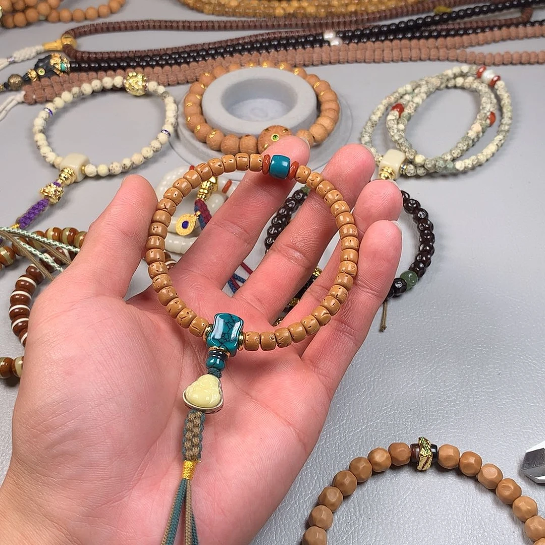 桃核吊坠。。。。。。。。。。。。。。