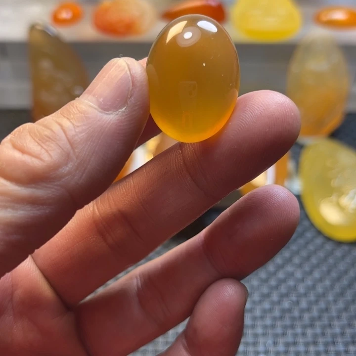 欭***惗石英质玉未镶嵌旦面