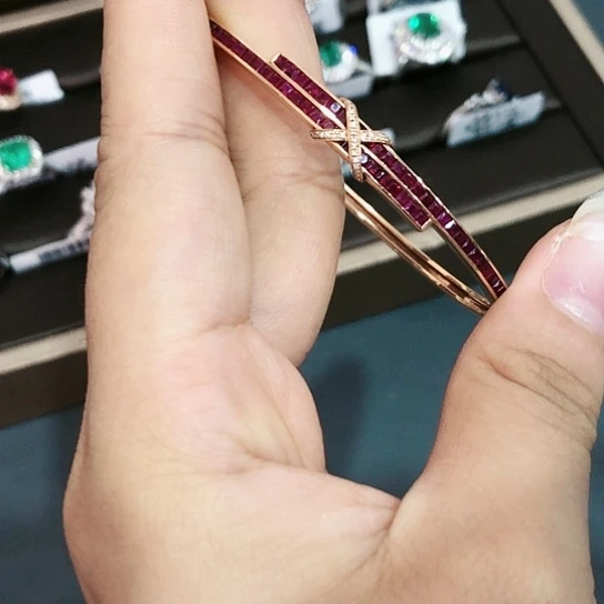 【闪购商品】18K金镶嵌手镯红宝石