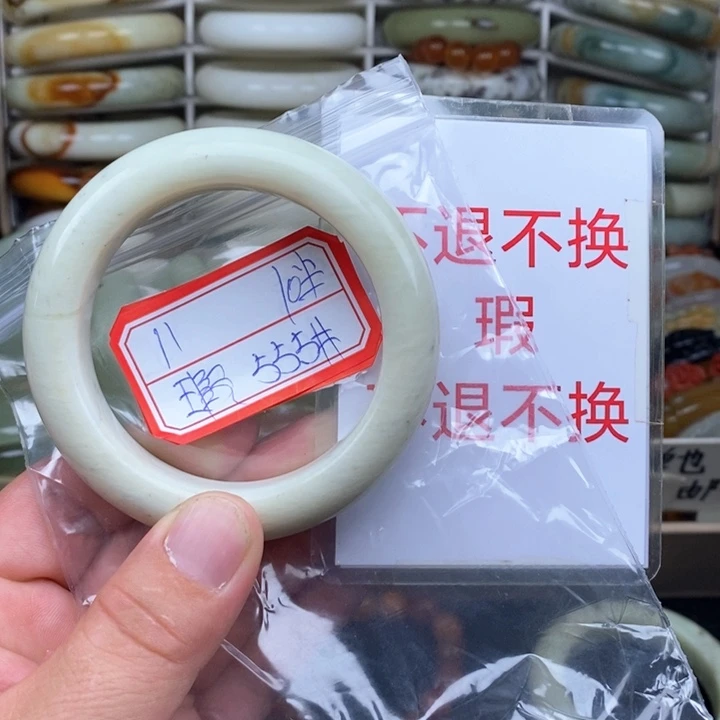 未镶嵌蛇纹石玉颈饰